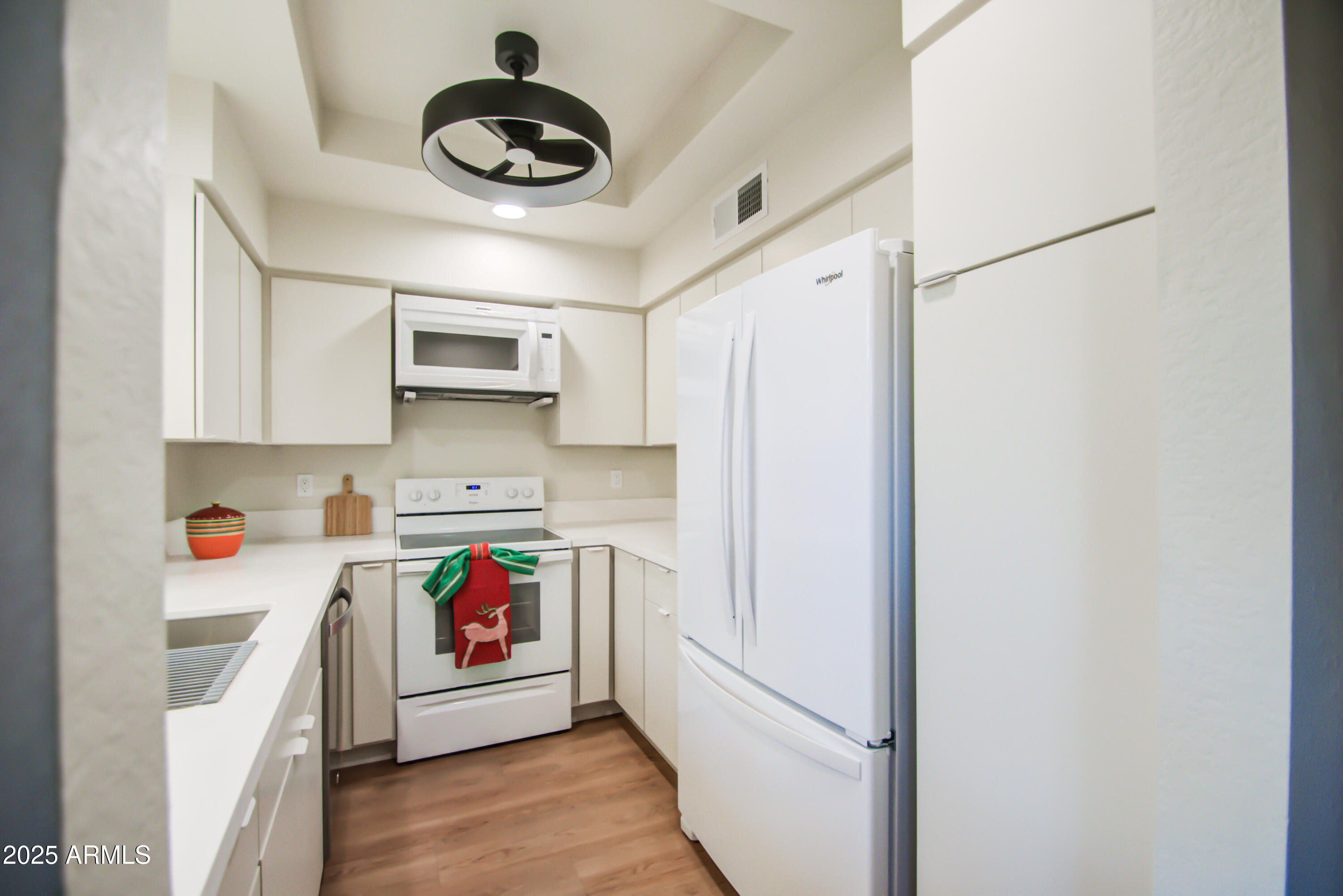 5640 East Bell Road, Unit 1010 Scottsdale, AZ 85254 - Photo 13 of 41 KITCHEN 5