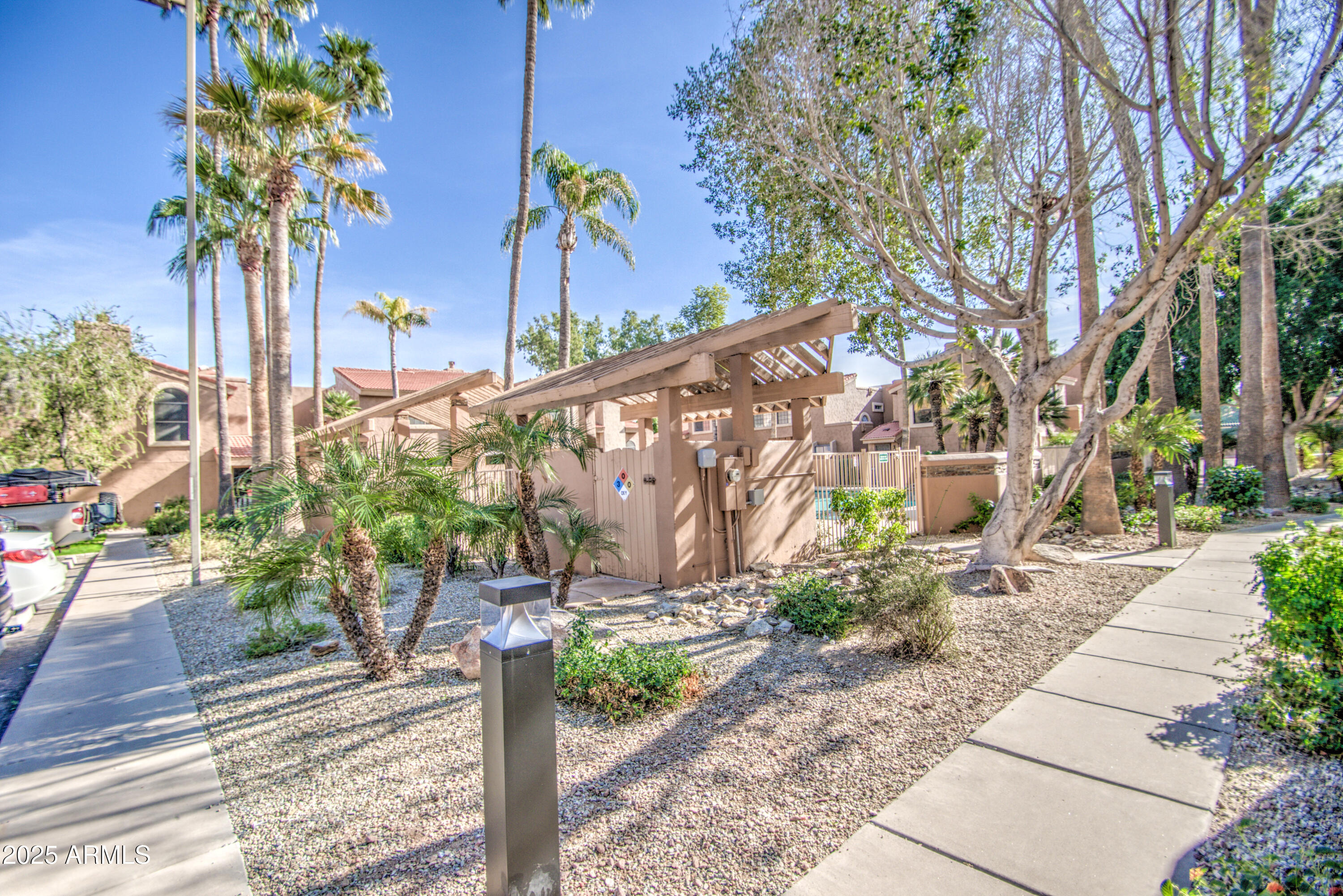 5640 East Bell Road, Unit 1010 Scottsdale, AZ 85254 - Photo 35 of 41 COMMUNITY POOL 1