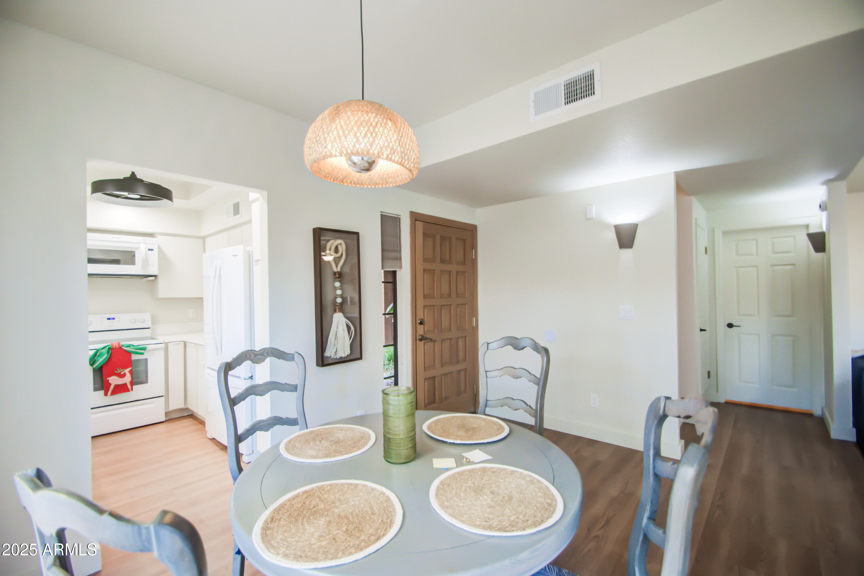 5640 East Bell Road, Unit 1010 Scottsdale, AZ 85254 - Photo 6 of 41 KITCHEN 2