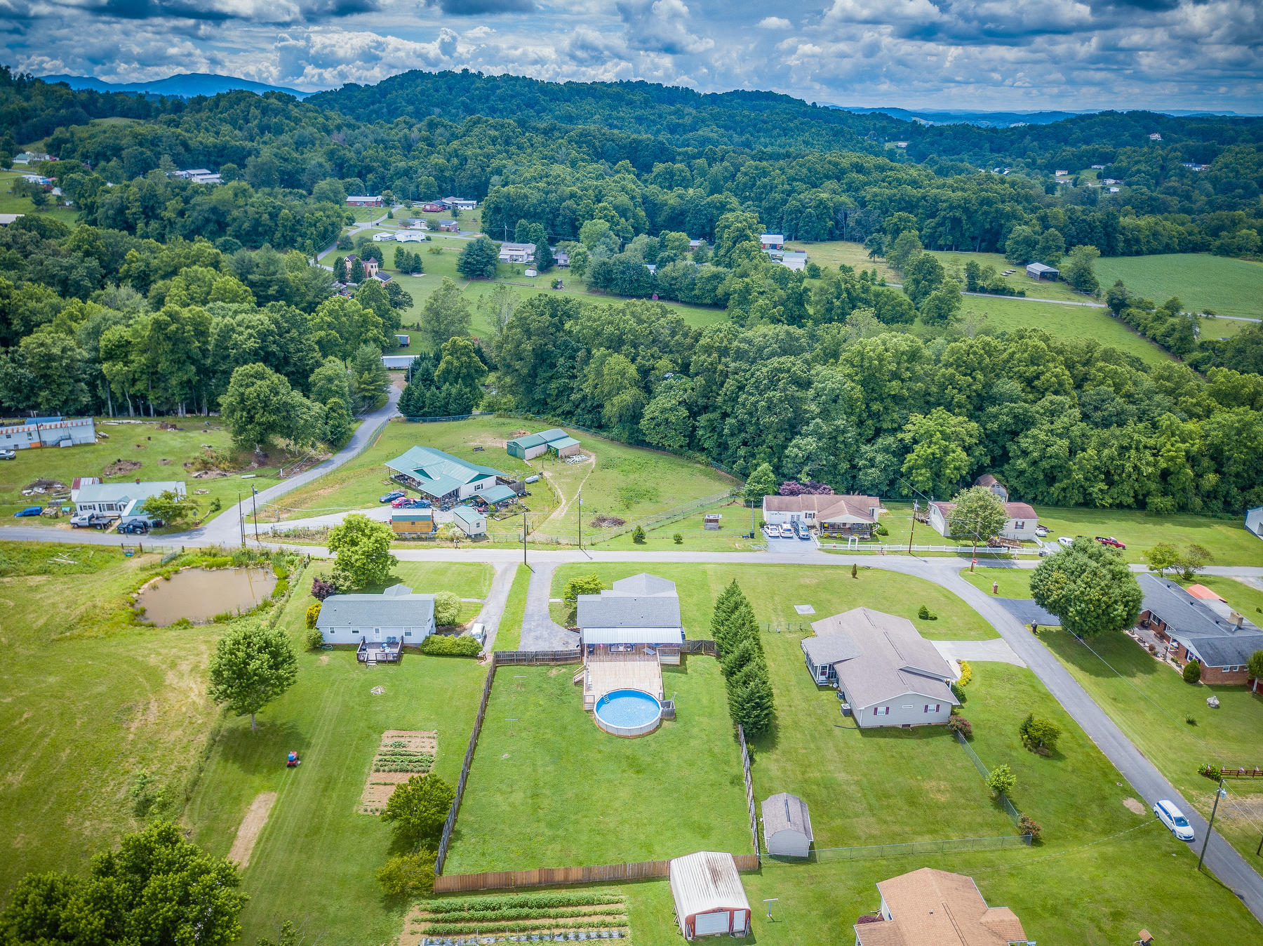 223 Hamilton Road Elizabethton, TN 37643 - Photo 3 of 45 103