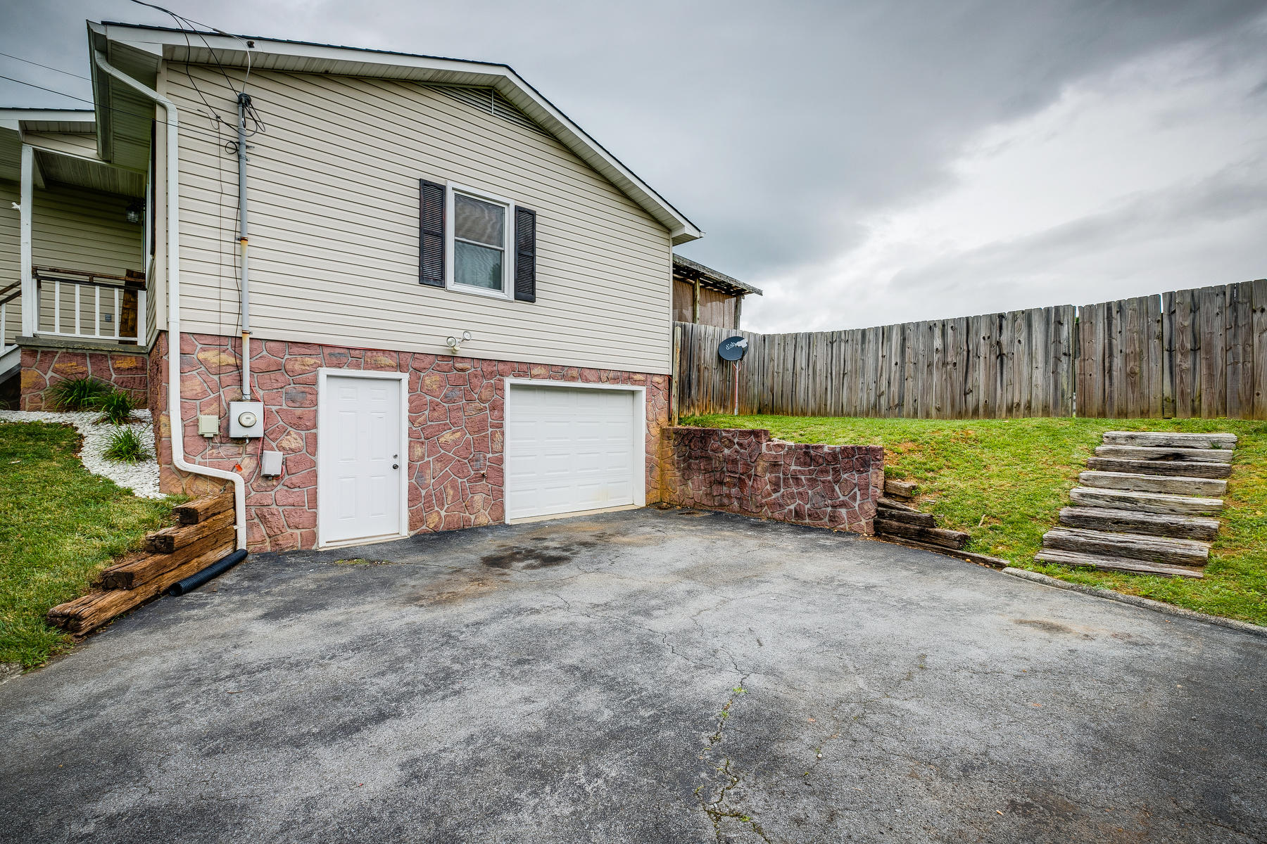 223 Hamilton Road Elizabethton, TN 37643 - Photo 5 of 45 004