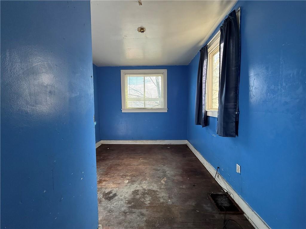 114 Thompson Avenue Donora, PA 15033 - Photo 14 of 32 an empty room with windows