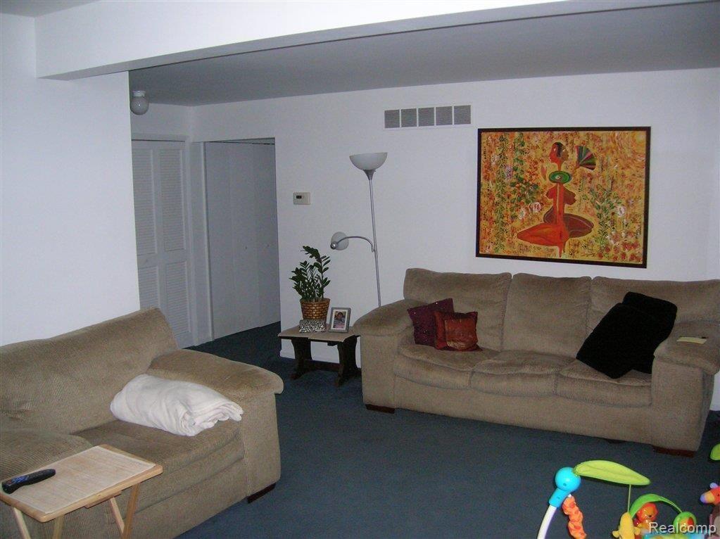 2555 Elmcrest Road Sterling Heights, MI 48310 - Photo 7 of 7 LR1.JPG
