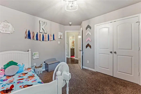 a view of a livingroom with furniture