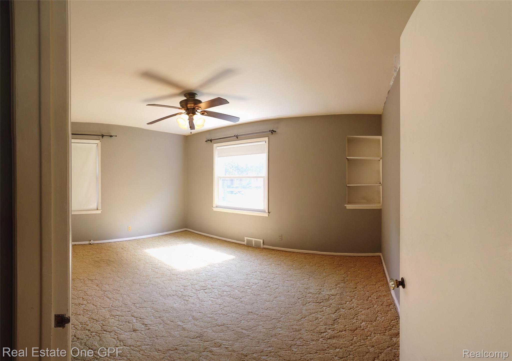 470 Lexington Road Grosse Pointe, MI 48236 - Photo 6 of 19 03 pano_3x3_6554314_1593290132000.jpg