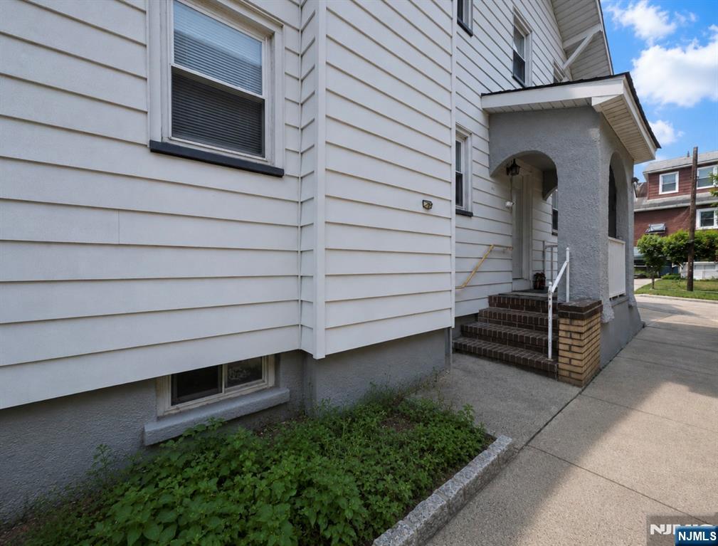 578 Hillside Street, Unit 2 Ridgefield, NJ 07657 - Photo 2 of 20
