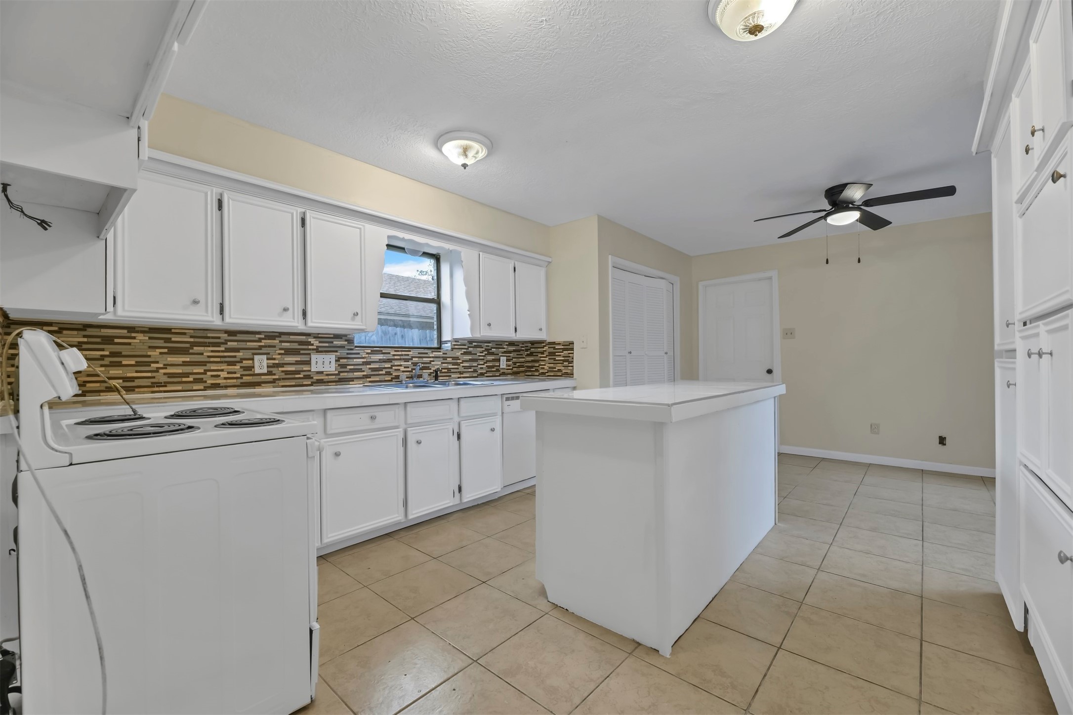 9842 Pinehurst Street Baytown, TX 77521 - Photo 11 of 34 Huge open kitchen