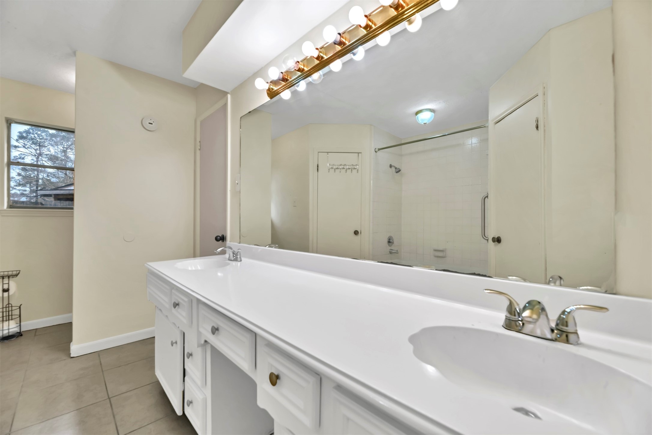 9842 Pinehurst Street Baytown, TX 77521 - Photo 25 of 34 Lots of lighting