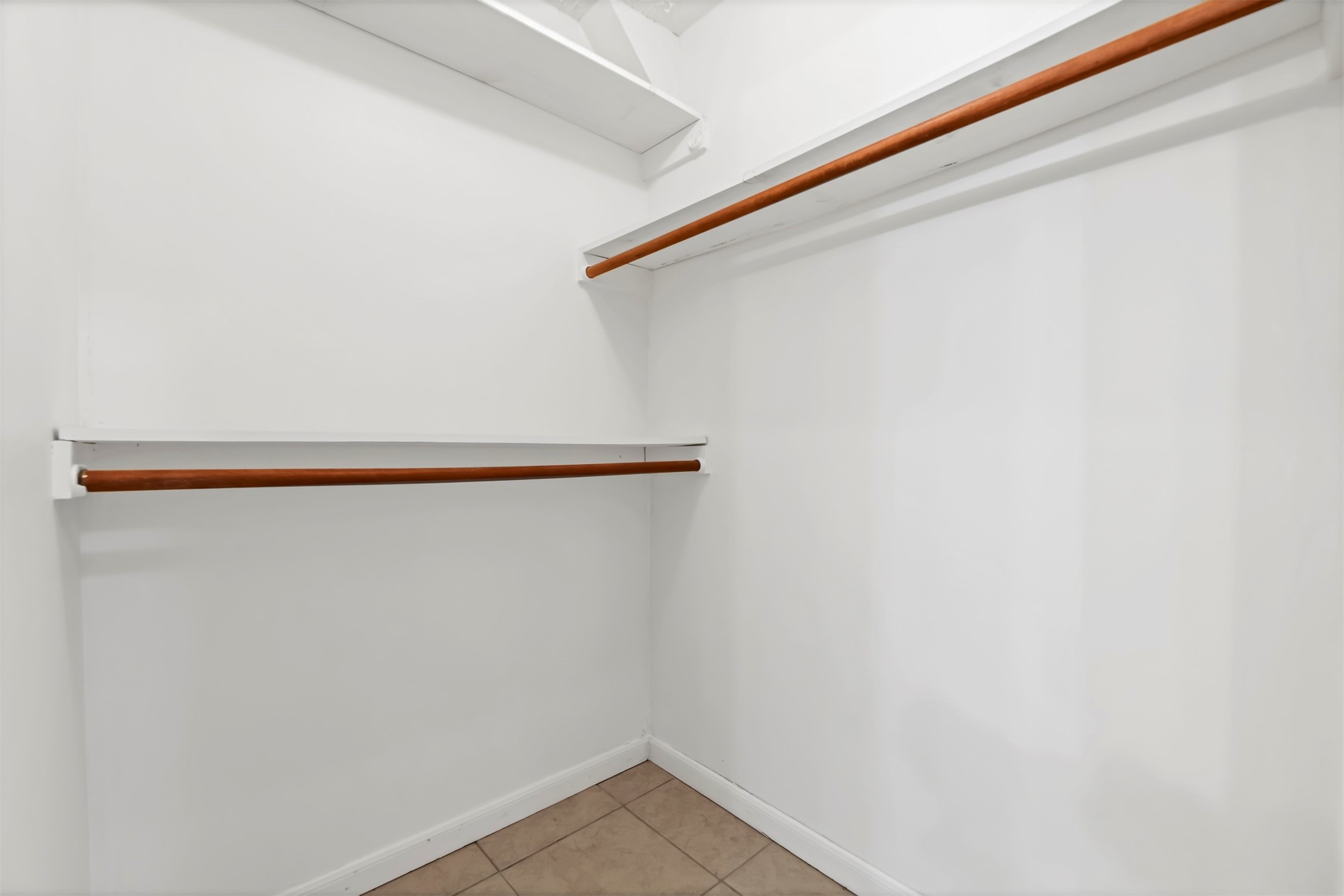 9842 Pinehurst Street Baytown, TX 77521 - Photo 26 of 34 Walk in closet