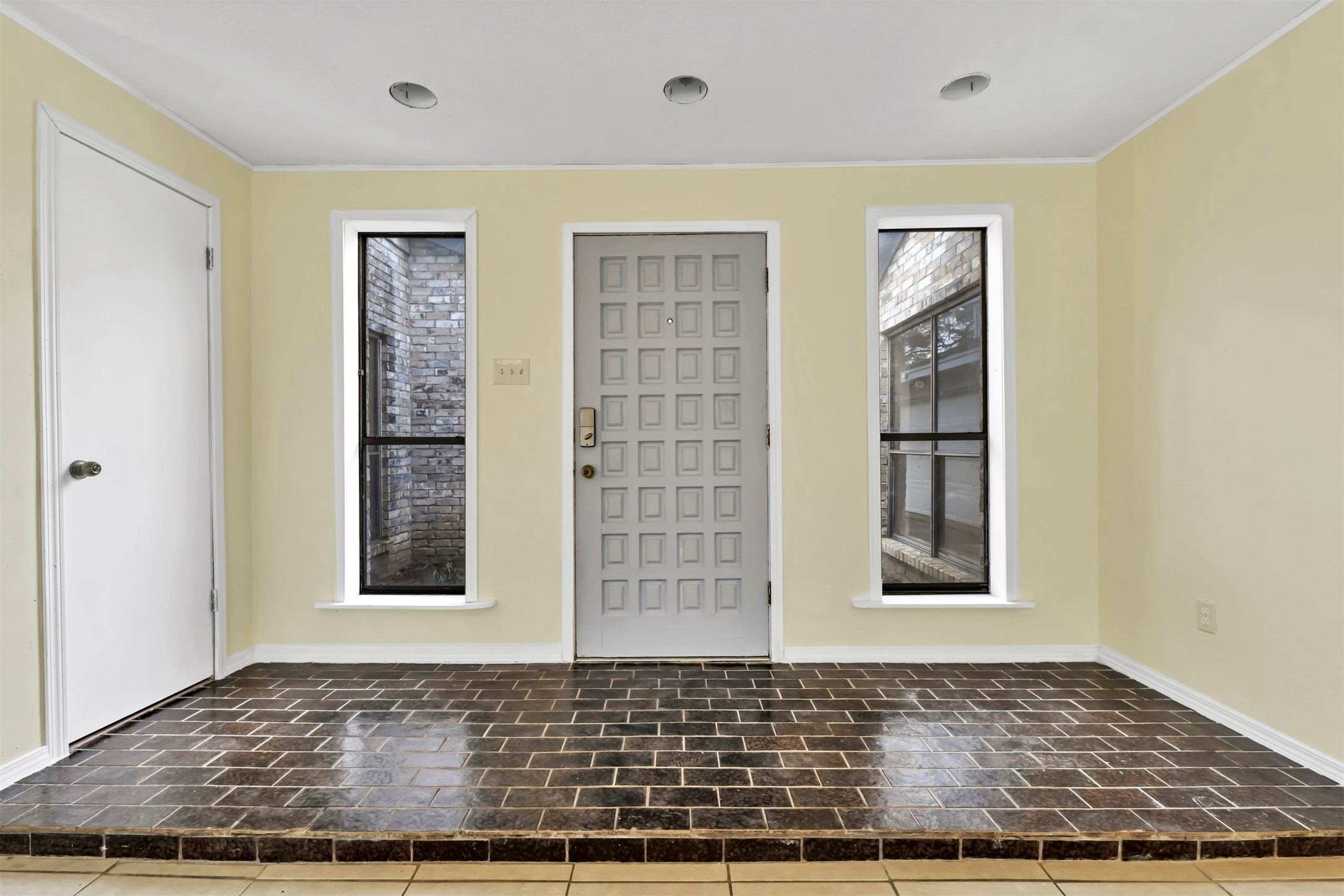 9842 Pinehurst Street Baytown, TX 77521 - Photo 3 of 34 Well lit entrance