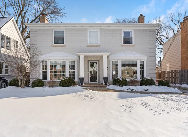 $725,000 | 931 North Kennicott Avenue, Arlington Heights, IL 60004
