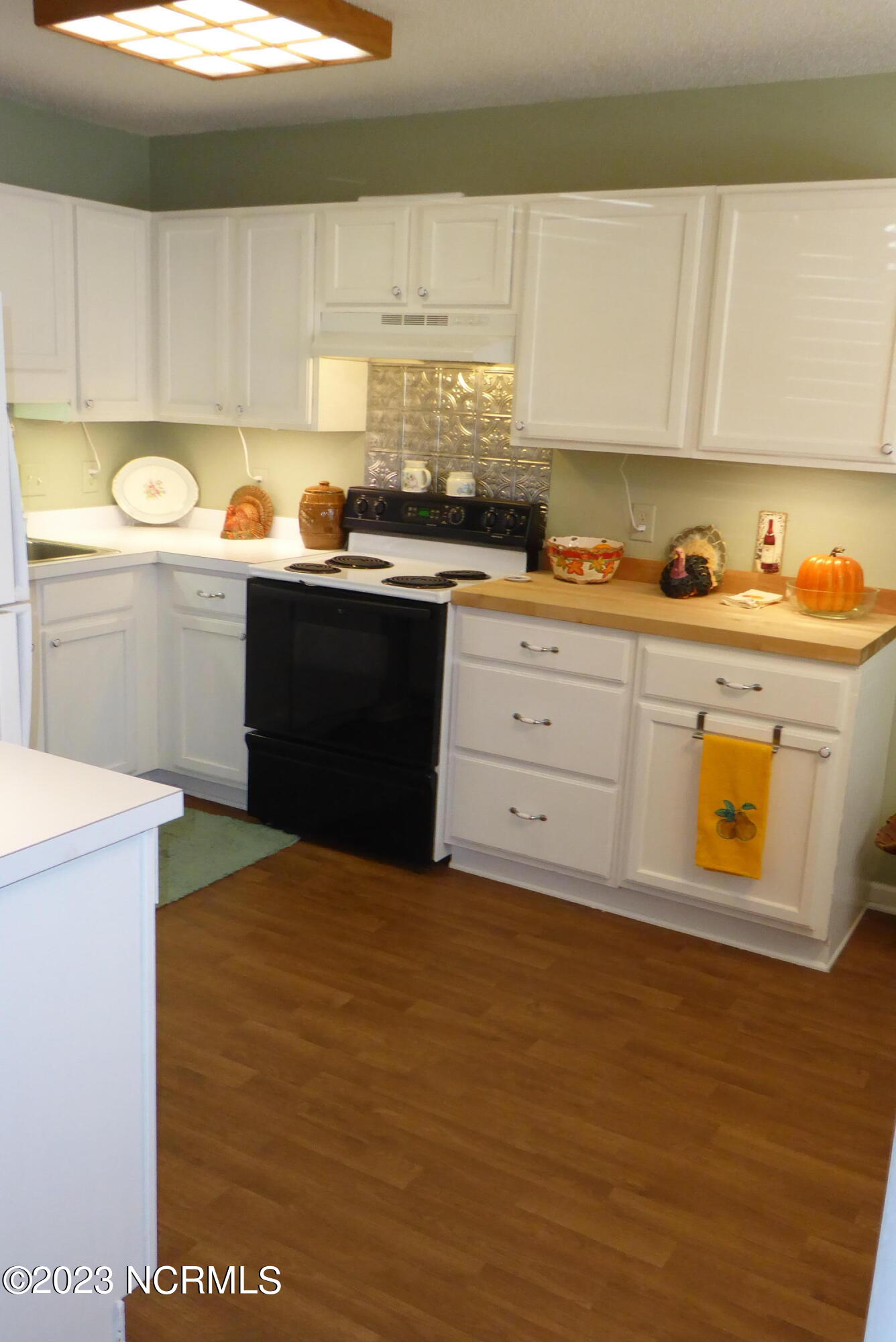 303 Barbour Road, Unit 403 Morehead City, NC 28557 - Photo 24 of 26 kitchen