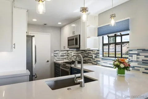 $549,000 | 1059 Shadowridge Drive, Unit 7, Vista, CA 92081