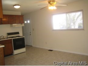 2417 Devonshire Road Springfield, IL 62703 - Photo 3 of 8