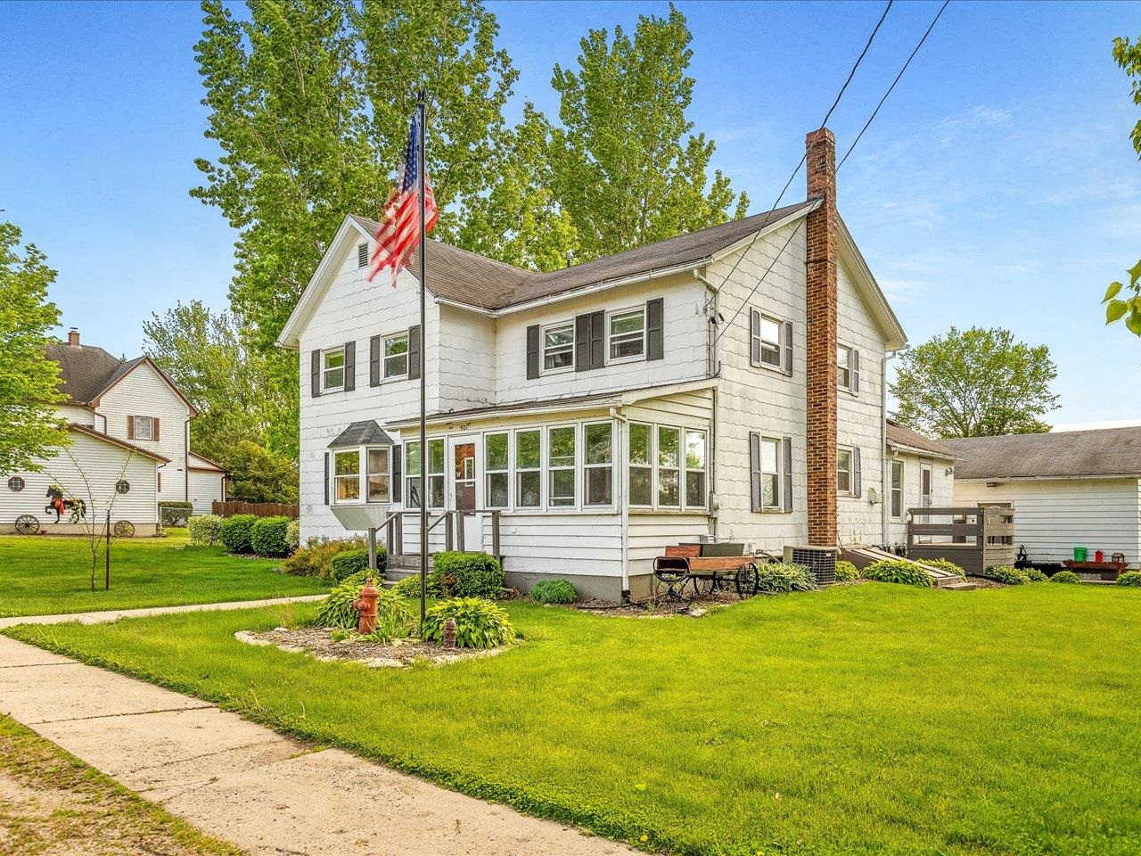 501 South Water Street Warren, IL 61087 - Photo 1 of 46