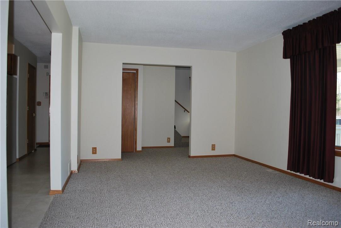 5365 Hollenbeck Road Columbiaville, MI 48421 - Photo 16 of 48 Living Rm to Front Entry - Copy.JPG