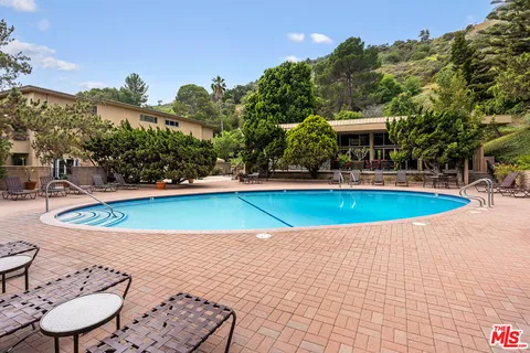 $479,000 | 6700 Hillpark Drive, Unit 204, Los Angeles, CA 90068