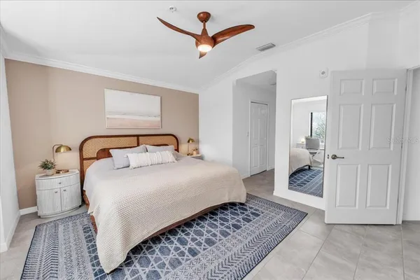 a view of a livingroom with furniture