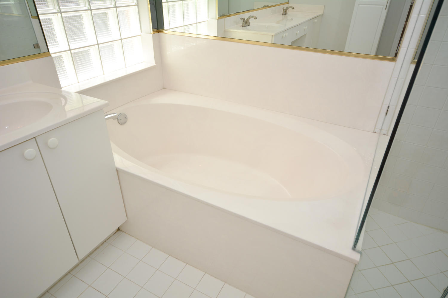 10784 Crescendo Circle Boca Raton, FL 33498 - Photo 18 of 41 master tub