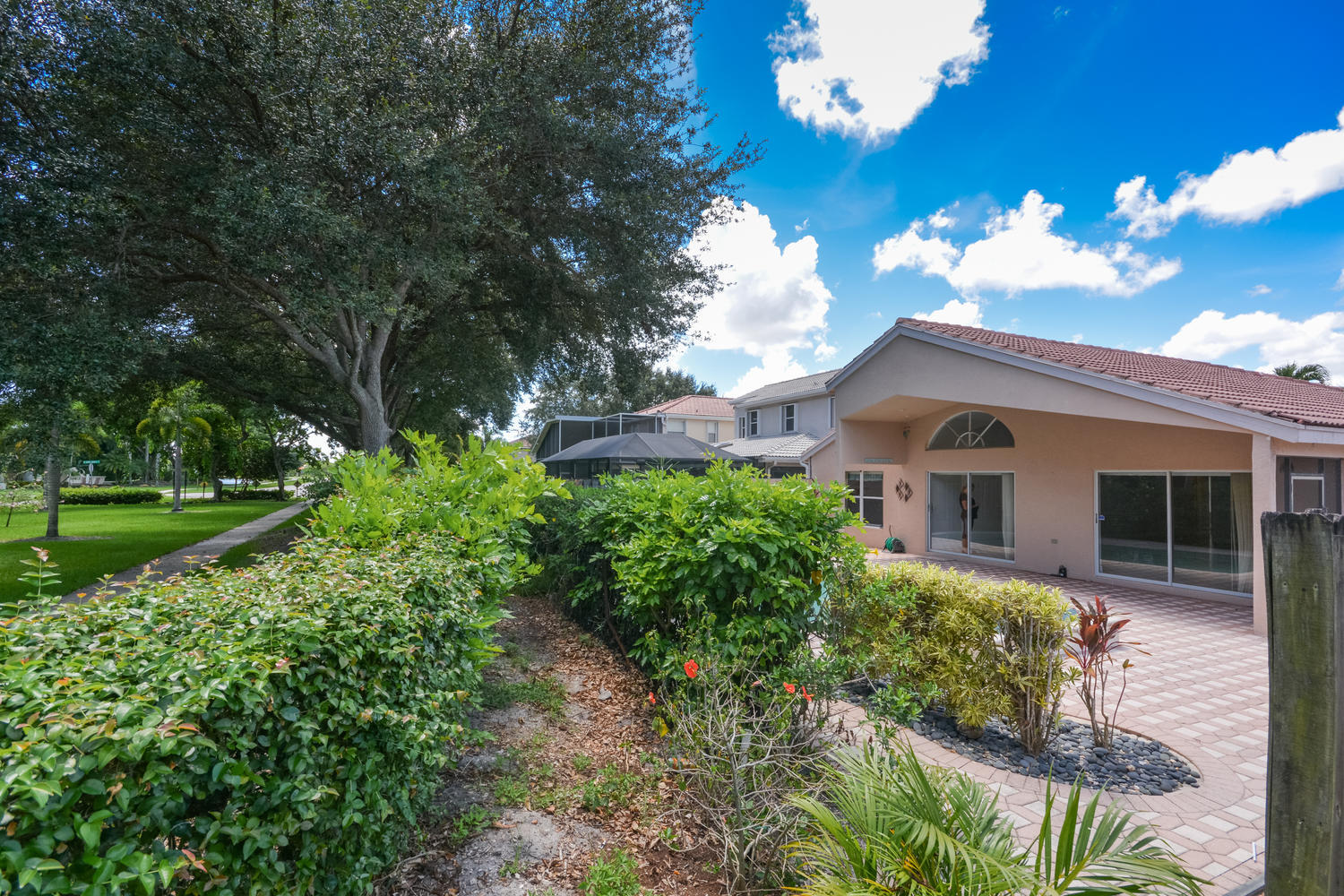 10784 Crescendo Circle Boca Raton, FL 33498 - Photo 20 of 41 backyard hedges