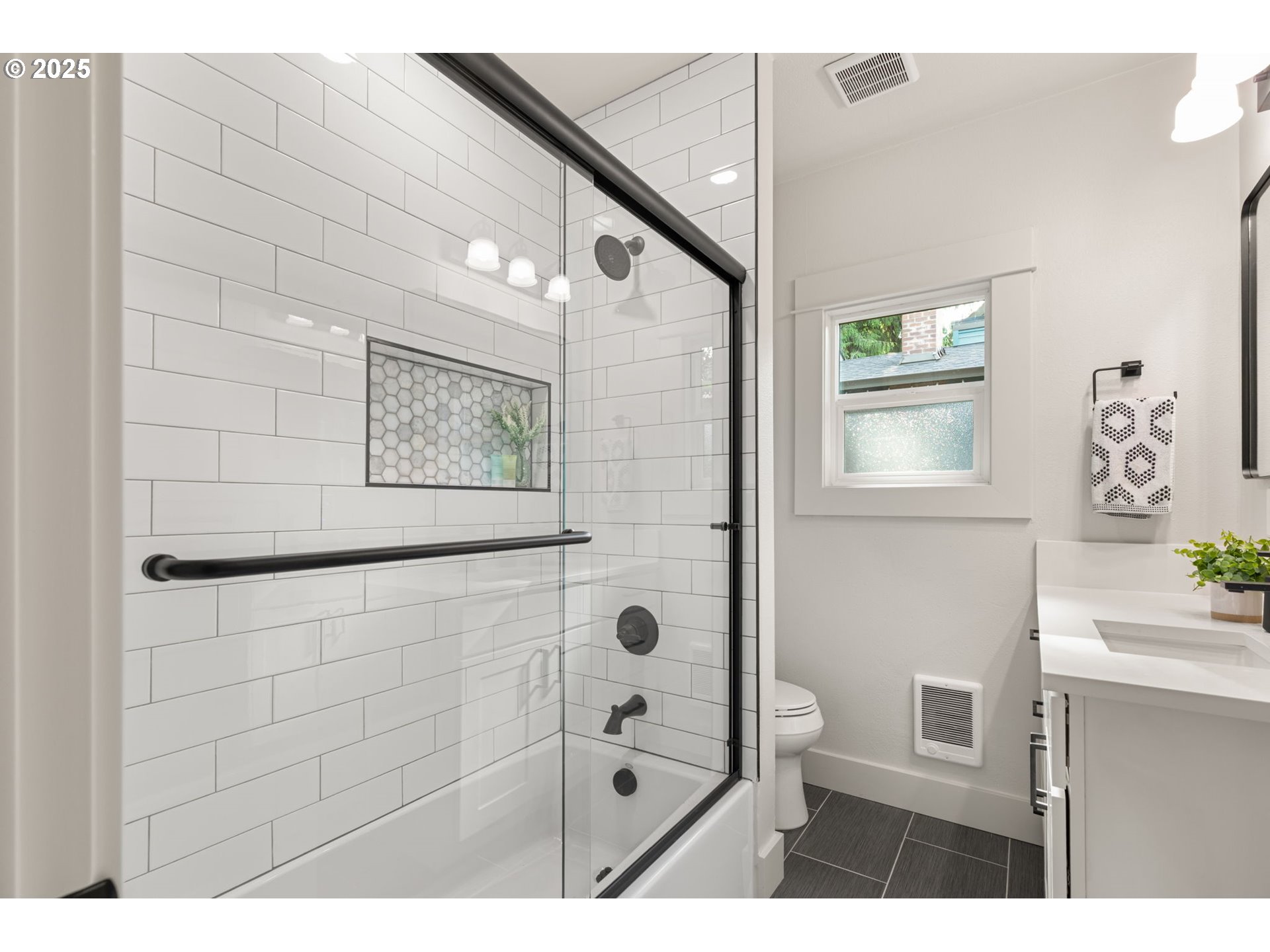3604 Southwest Custer Street Portland, OR 97219 - Photo 16 of 22 Gallery Image 16