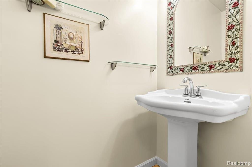 45010 Saltz Road Canton, MI 48187 - Photo 15 of 30 Gallery Image 15