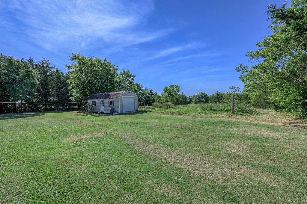 428 Pennell Road Sherman, TX 75090 - Photo 26 of 39 a backyard of a house with lots of green space