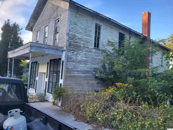 $15,000 | 110 North Main Street, Chambersburg, IL 62323