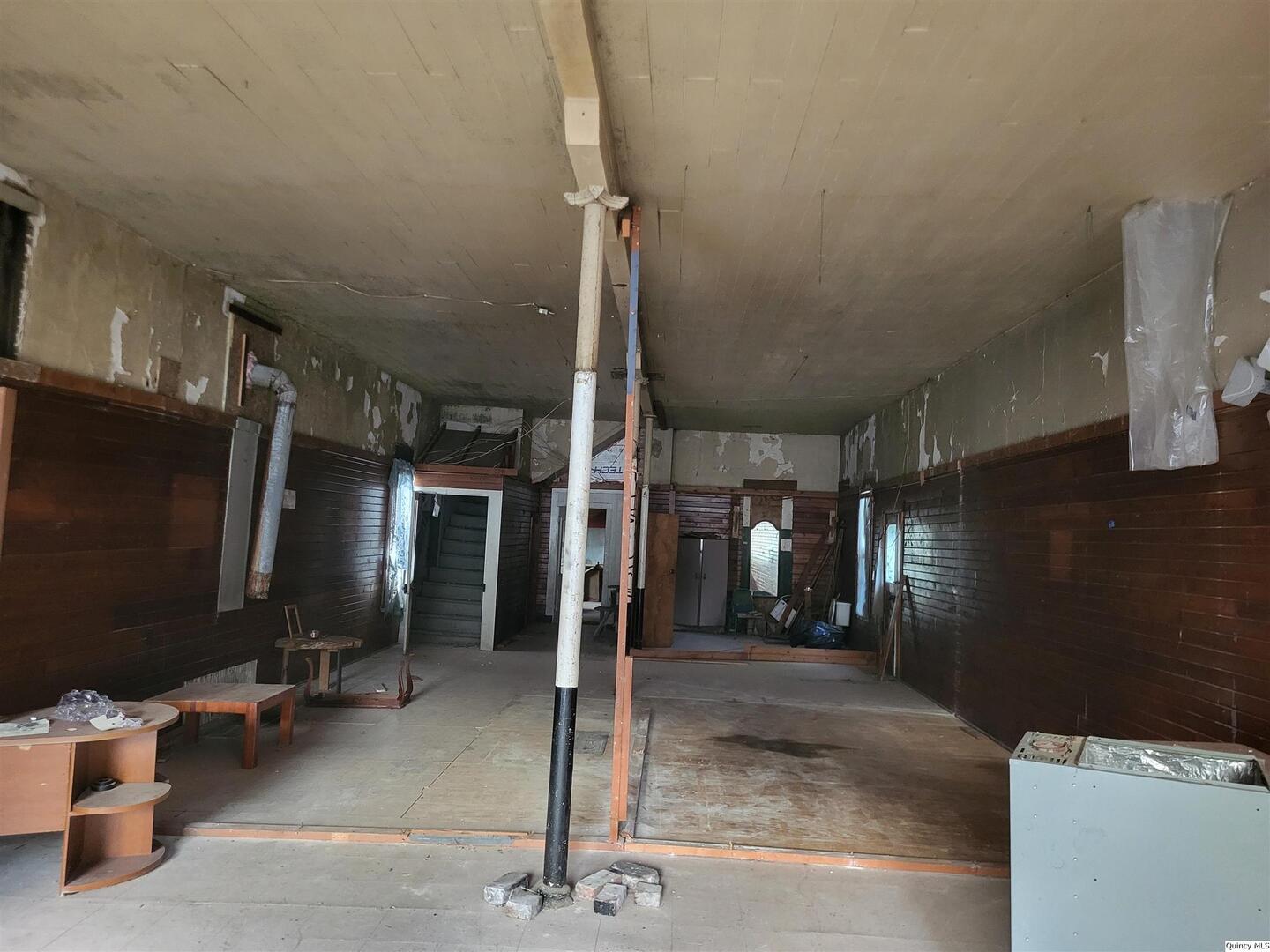 110 North Main Street Chambersburg, IL 62323 - Photo 5 of 7 a view of a hallway with seating area