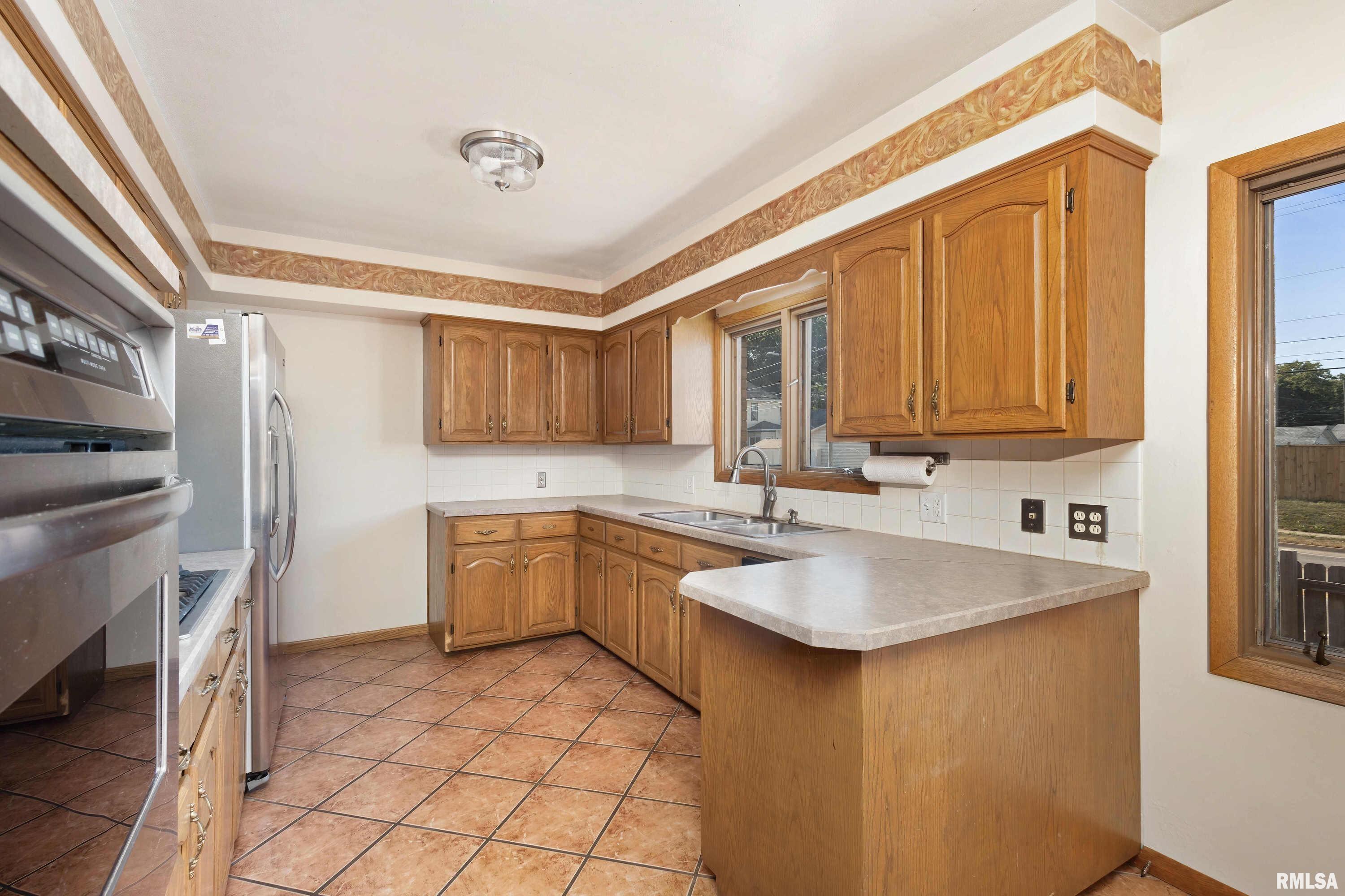2002 7th Street Moline, IL 61265 - Photo 11 of 24 Gallery Image 11