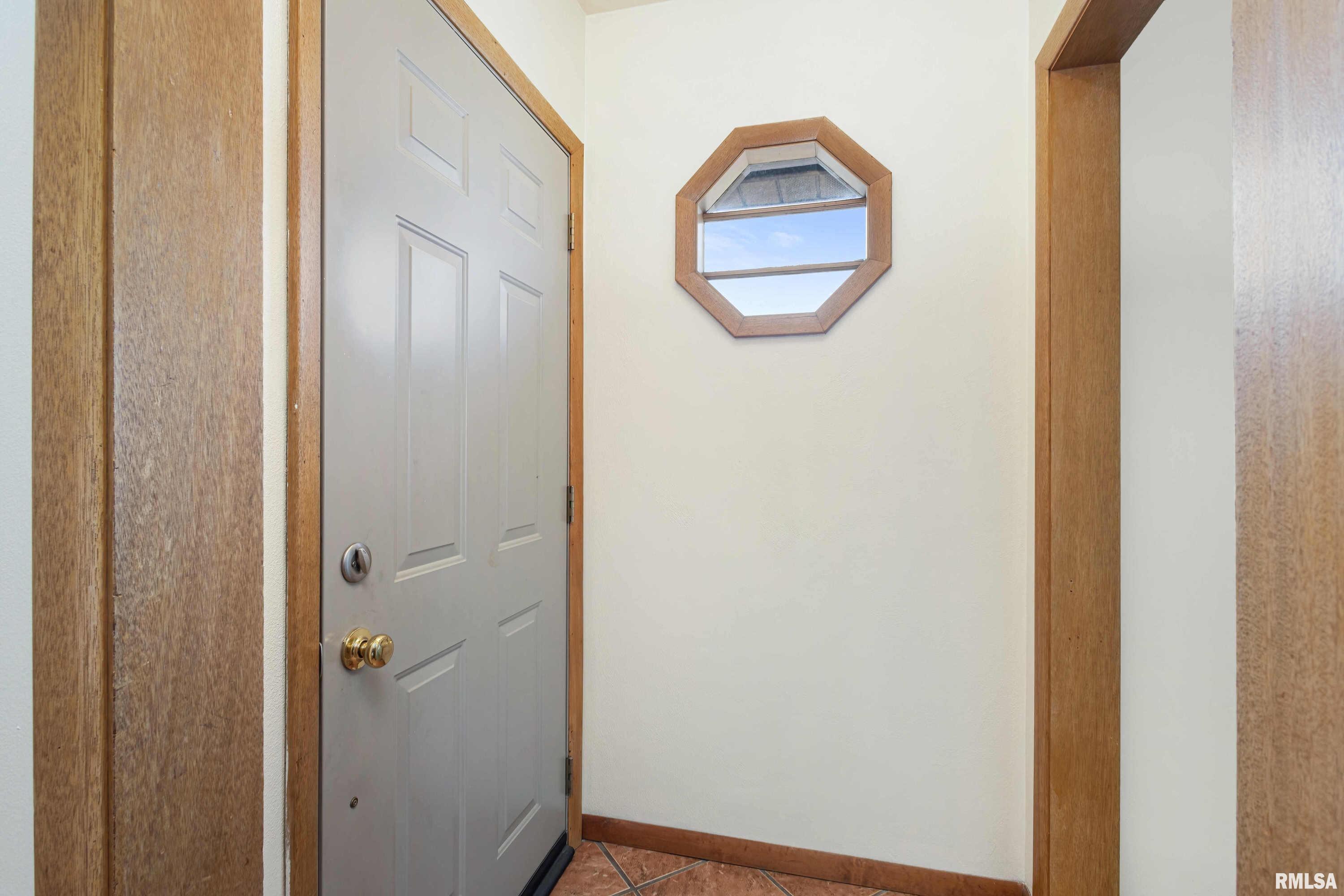 2002 7th Street Moline, IL 61265 - Photo 4 of 24 Gallery Image 4