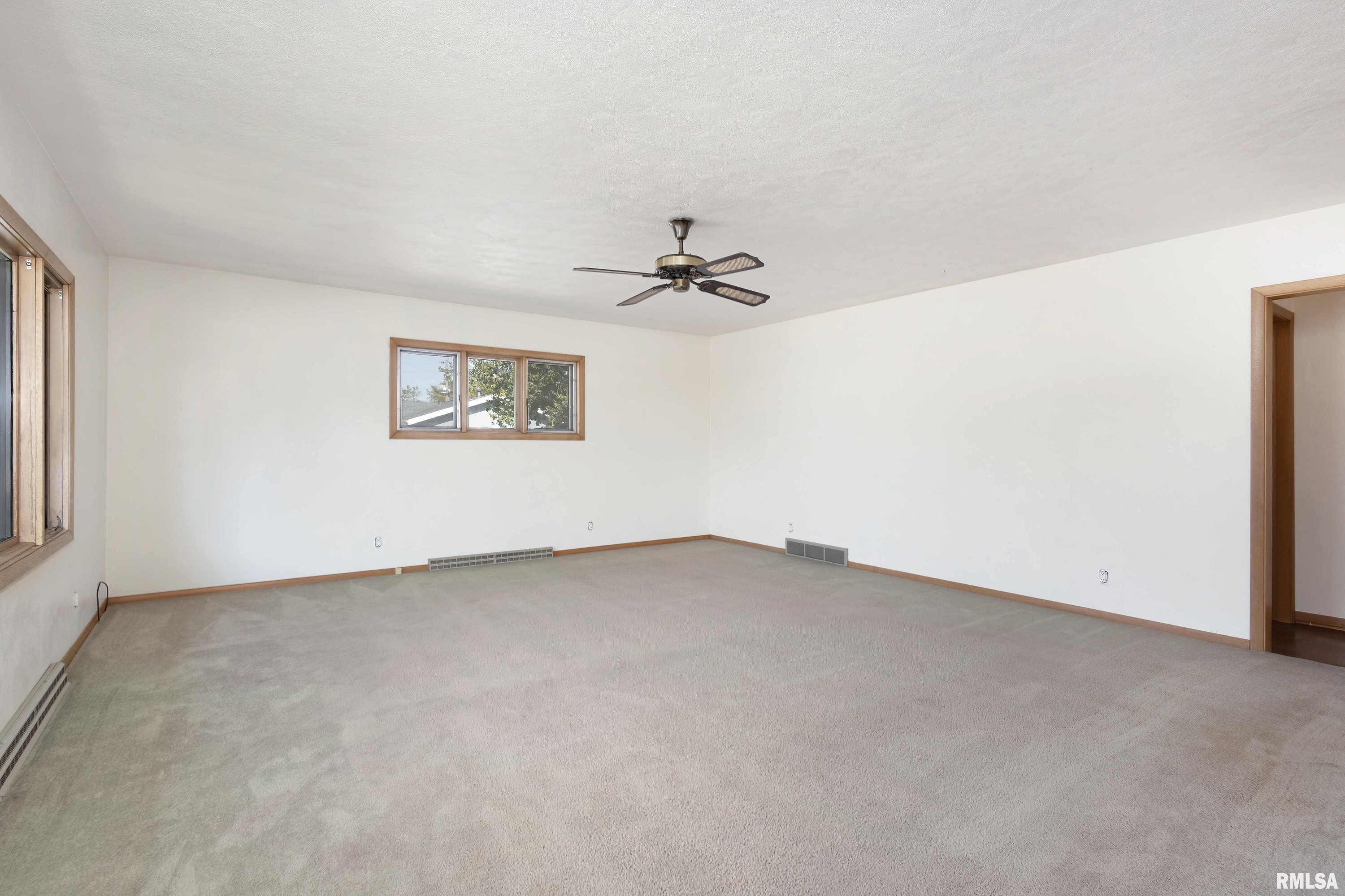 2002 7th Street Moline, IL 61265 - Photo 5 of 24 Gallery Image 5