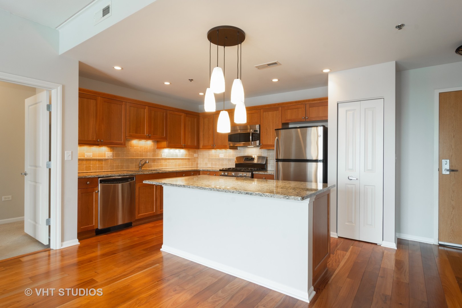 1199 East Port Clinton Road, Unit 606 Vernon Hills, IL 60061 - Photo 7 of 18