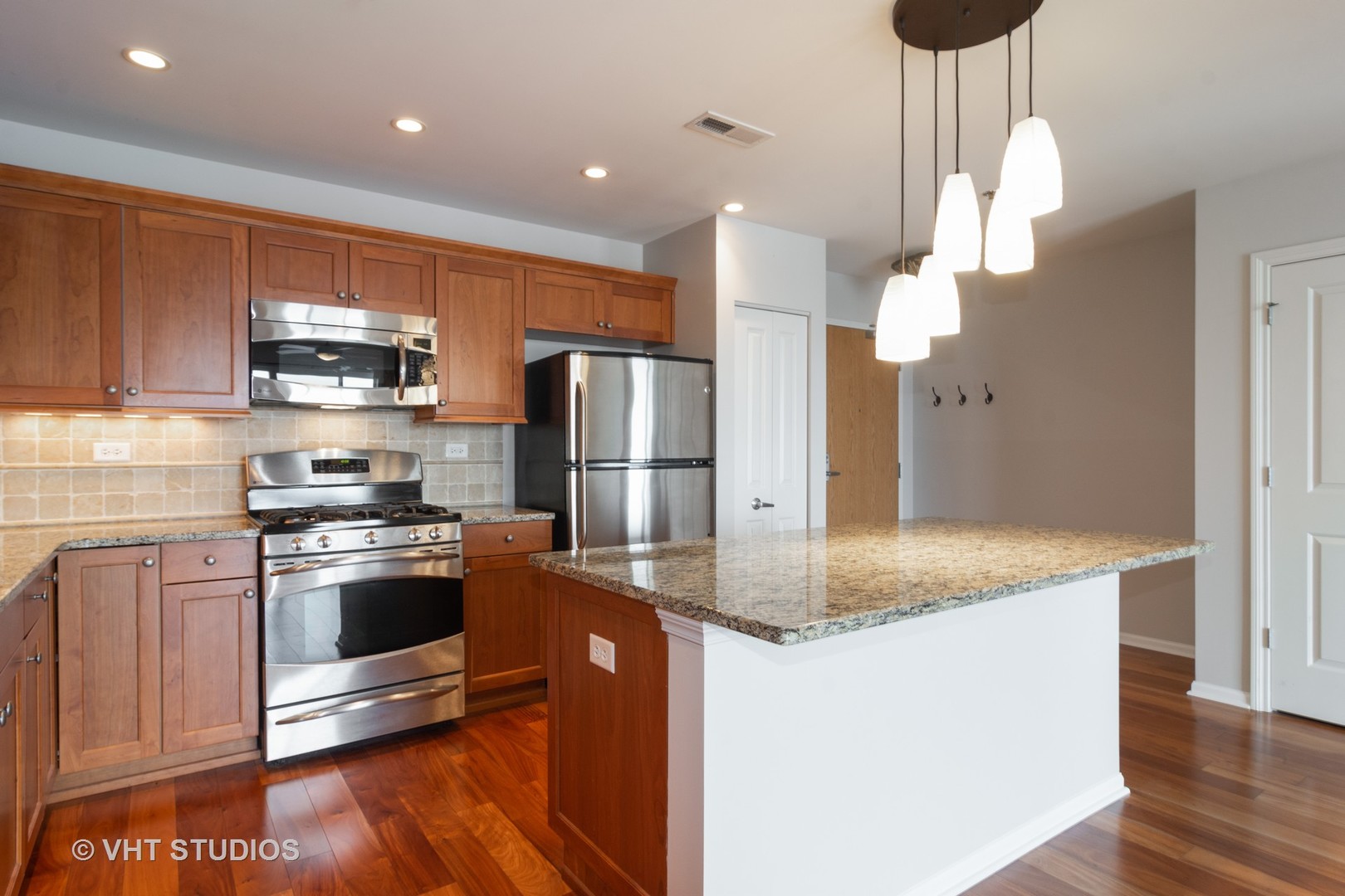 1199 East Port Clinton Road, Unit 606 Vernon Hills, IL 60061 - Photo 8 of 18