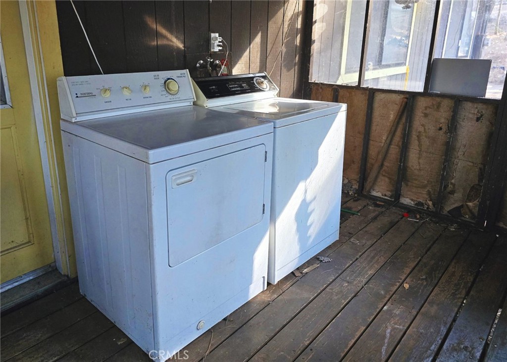 38 Weiss Hill Road Oroville, CA 95966 - Photo 15 of 27 a utility room with dryer and washer