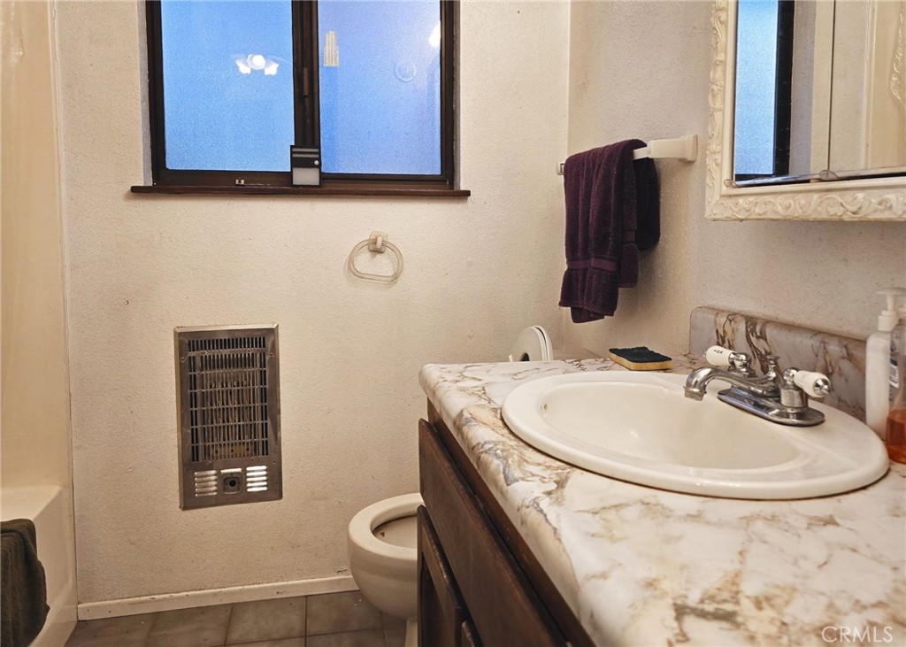 38 Weiss Hill Road Oroville, CA 95966 - Photo 20 of 27 a bathroom with a sink a toilet and mirror