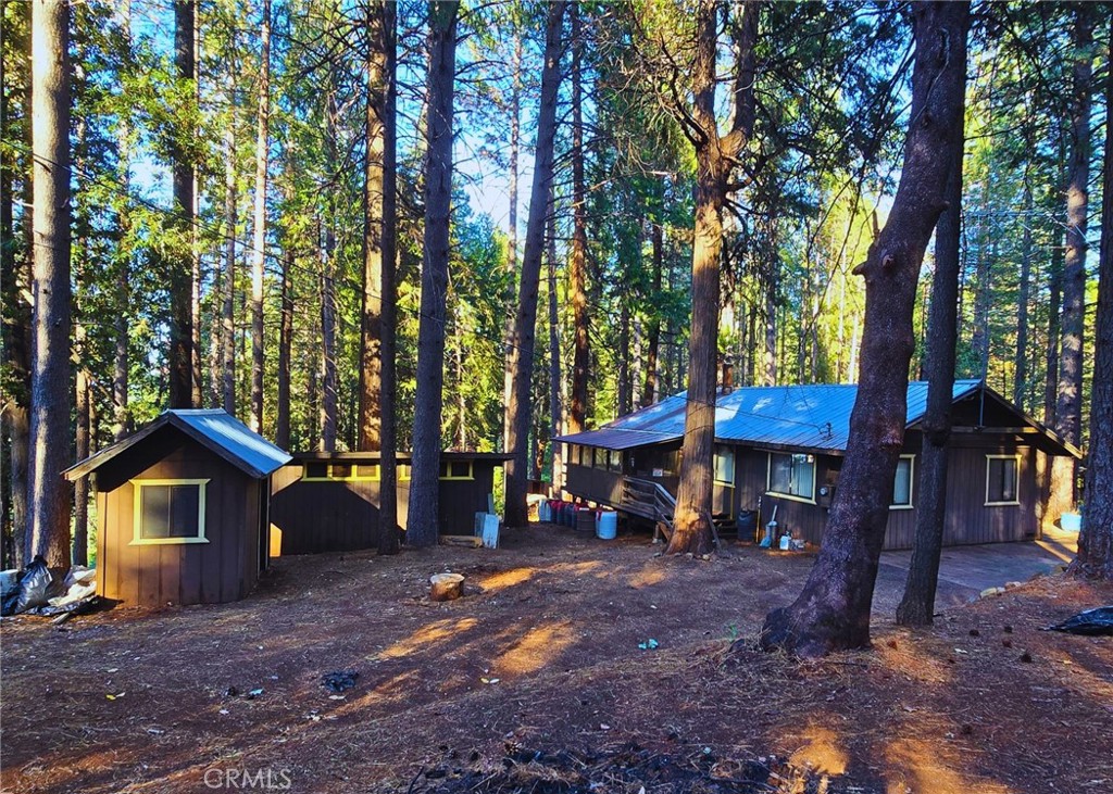 38 Weiss Hill Road Oroville, CA 95966 - Photo 4 of 27 a view of a town with large trees and a barn