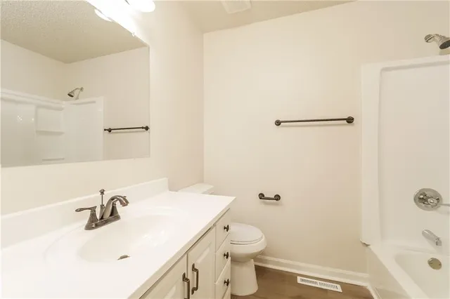 $2,125 | 2218 Northwest 64th Terrace, Kansas City, MO 64151