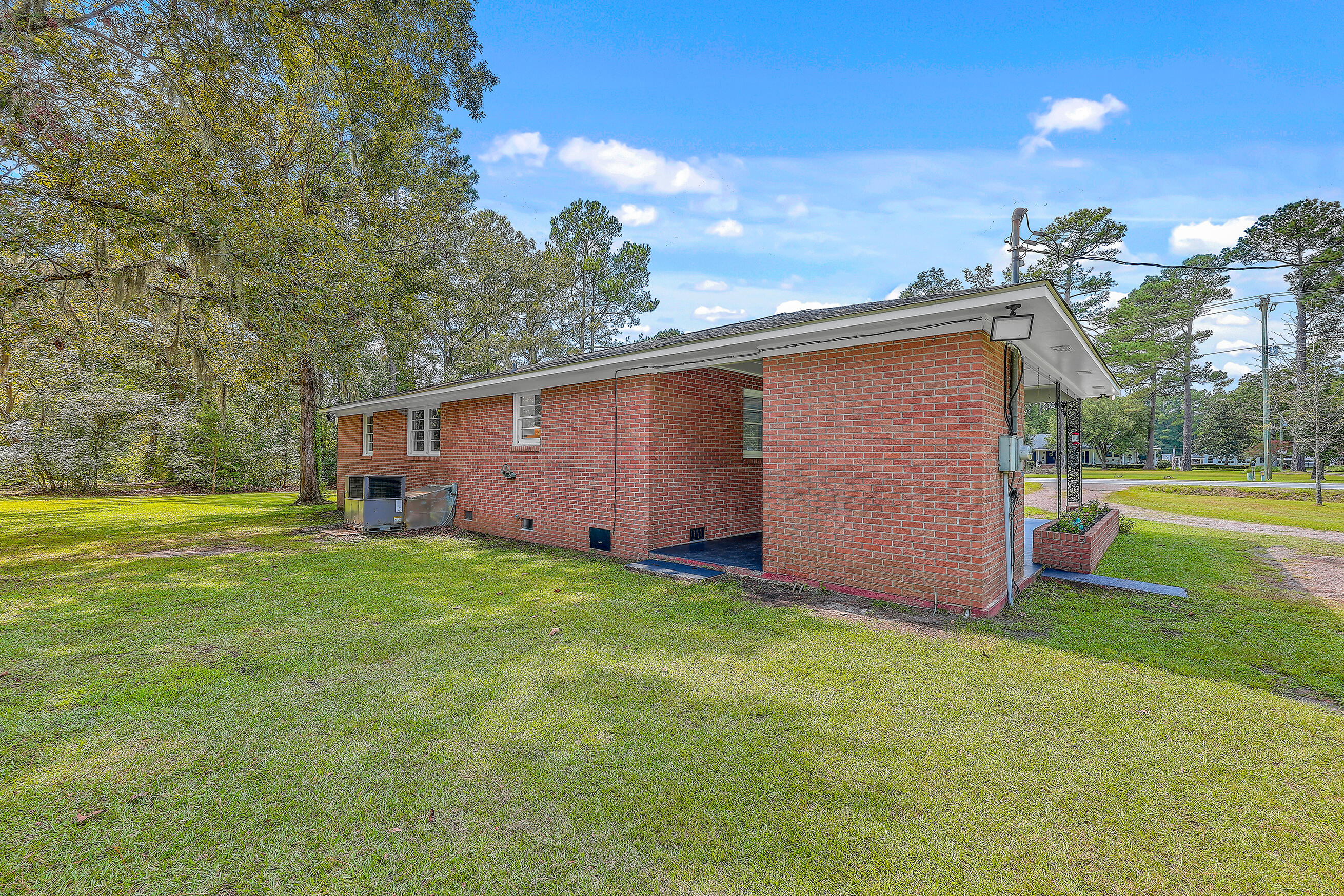 1190 Jedburg Road Summerville, SC 29486 - Photo 32 of 38 ZYN_4617_18_19_20_21_22_23