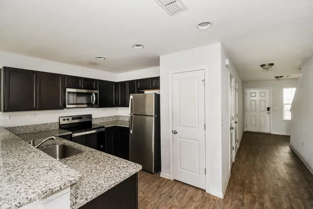 $1,735 | 570 Eiseman Way, Jacksonville, FL 32216