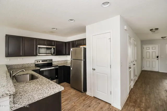 $1,735 | 570 Eiseman Way, Jacksonville, FL 32216