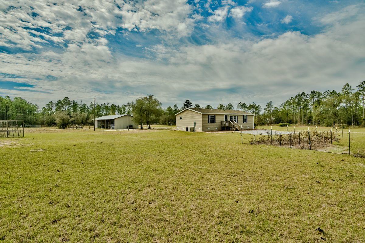 332 Don Graff Road Freeport, FL 32439 - Photo 26 of 33 a view of an ocean