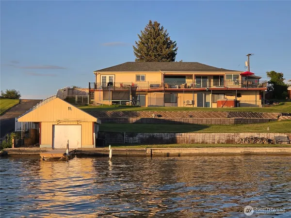 $791,000 | 2360 Elgin Road Northeast, Moses Lake, WA 98837