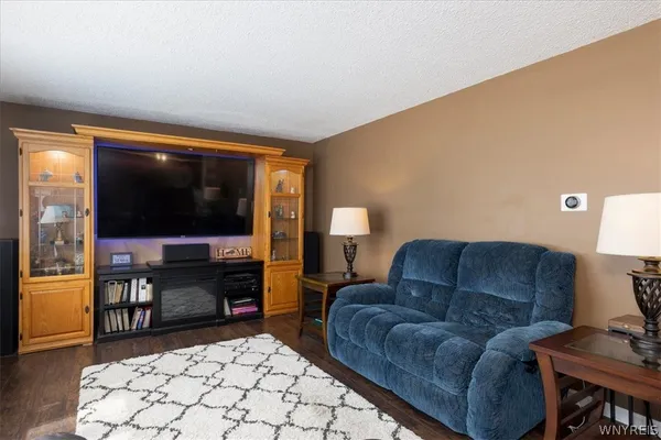 $279,900 | 278 North Seine Drive, Cheektowaga, NY 14227