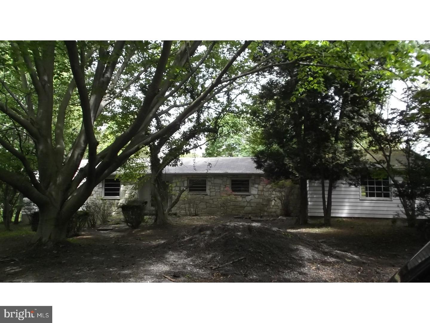 14 Little Oxmead Road Burlington, NJ 08016 - Photo 1 of 25 Gallery Image 1
