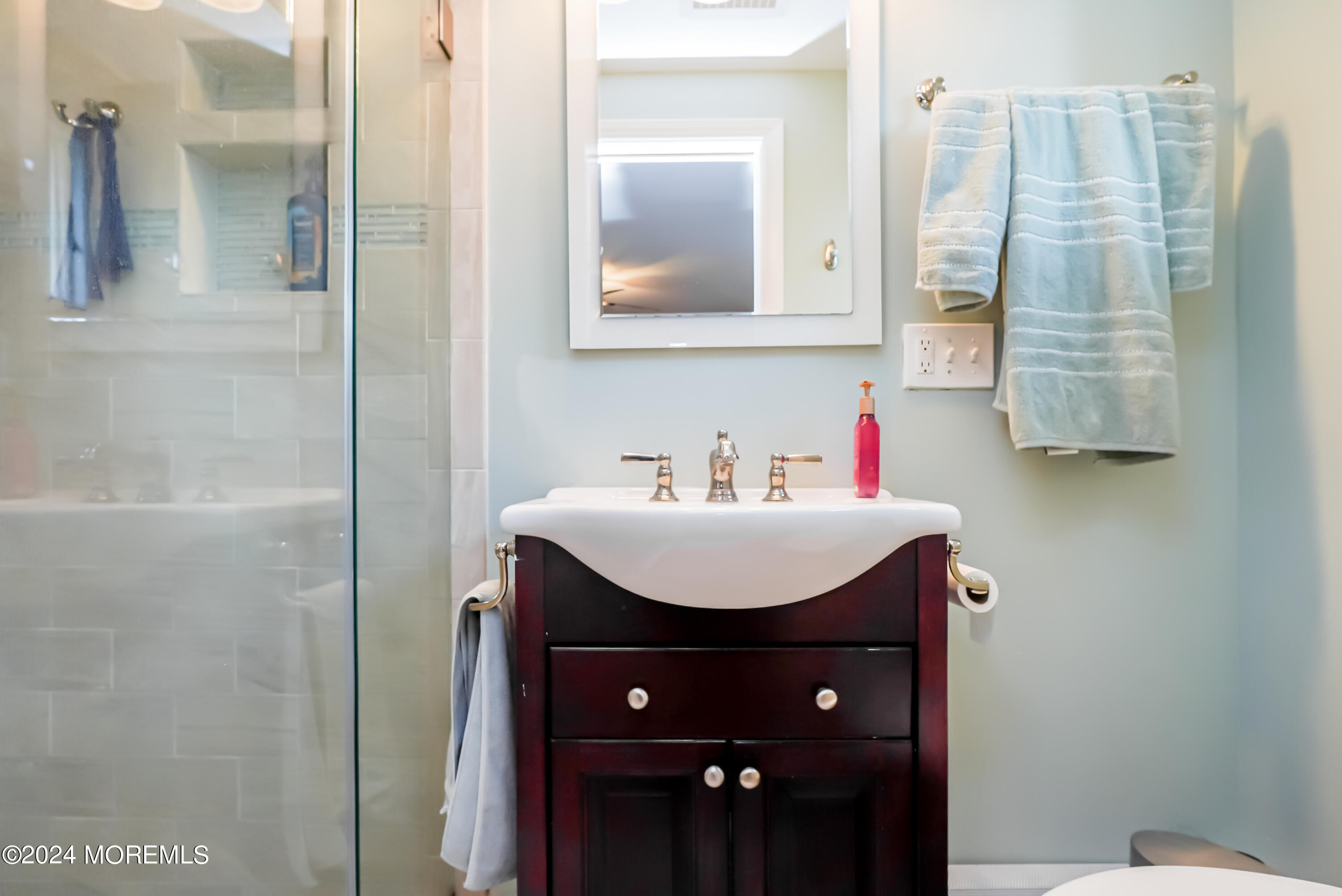 45 Center Road Randolph, NJ 07869 - Photo 23 of 43 a bathroom with a sink vanity and a mirror