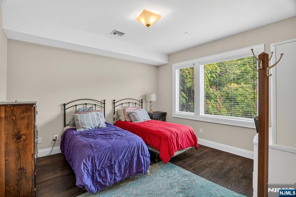 14 Hooks Lane Edgewater, NJ 07020 - Photo 18 of 31