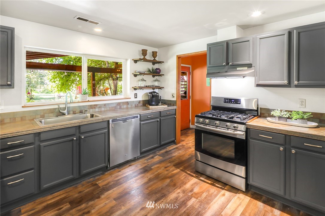 2390 East Hemmi Road Bellingham, WA 98226 - Photo 11 of 40 Gallery Image 11