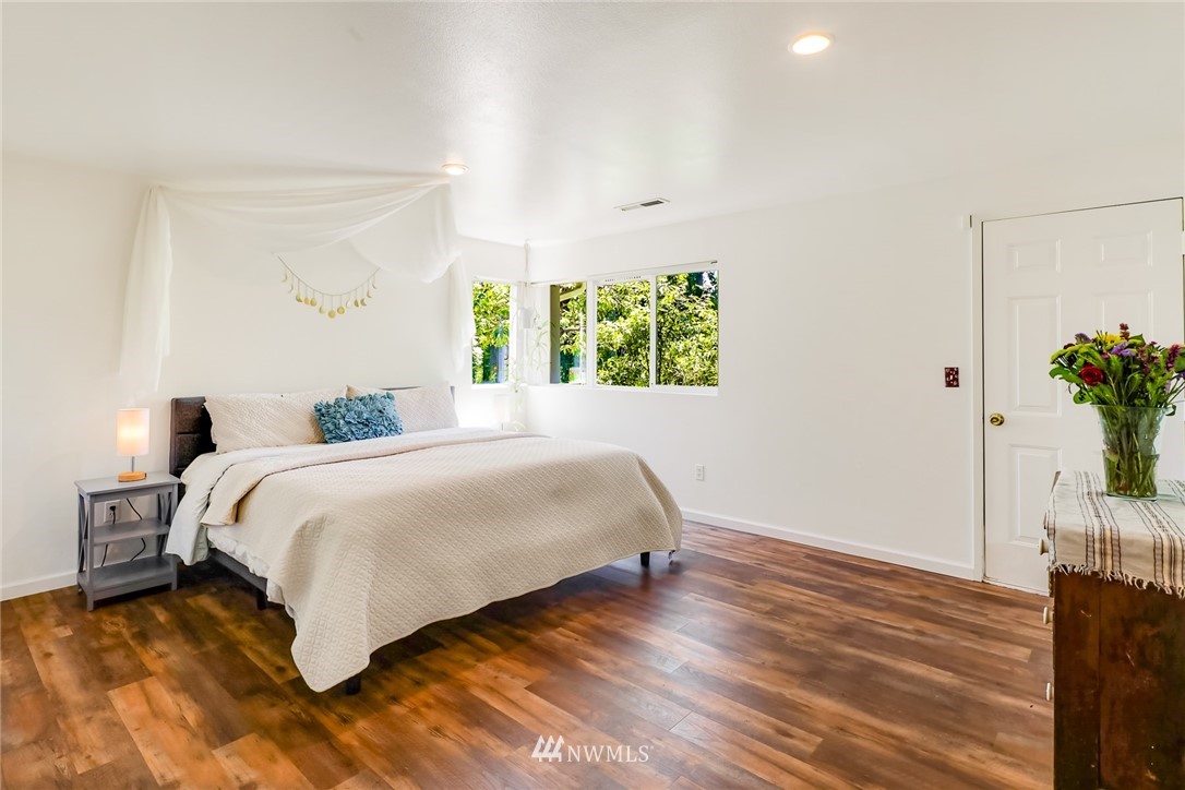 2390 East Hemmi Road Bellingham, WA 98226 - Photo 17 of 40 Gallery Image 17