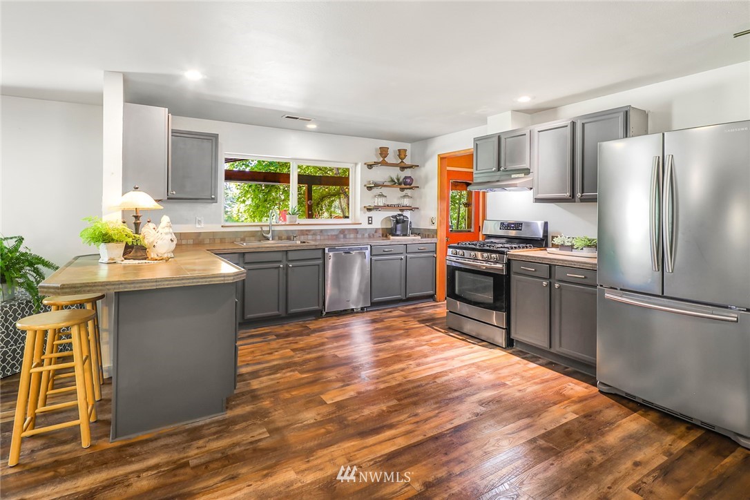 2390 East Hemmi Road Bellingham, WA 98226 - Photo 10 of 40 Gallery Image 10
